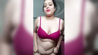 Horny Bhabhi Flashing Her Big Ass And Tits In Leaked Footage