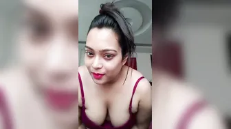 Horny Bhabhi Flashing Her Big Ass And Tits In Leaked Footage