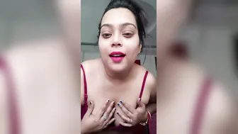 Horny Bhabhi Flashing Her Big Ass And Tits In Leaked Footage