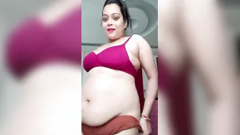 Horny Bhabhi Flashing Her Big Ass And Tits In Leaked Footage