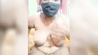 Desi Wife Chatting Naked On Video Call Showing Everything Live