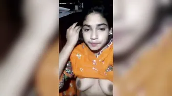 Cute GF Showing Off Her Perky Boobs In Nude Selfie Mms