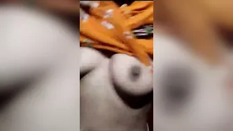 Cute GF Showing Off Her Perky Boobs In Nude Selfie Mms