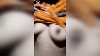 Cute GF Showing Off Her Perky Boobs In Nude Selfie Mms