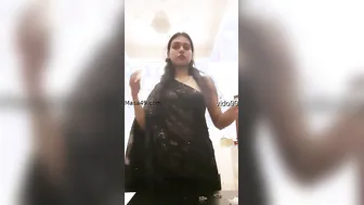 Desi Babe Slowly Removing Her Saree Revealing Tits In Mirror