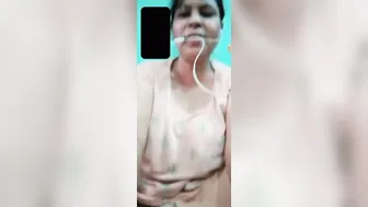Horny Aunty Stripping Naked During Video Call Getting Dirty