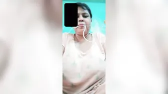 Horny Aunty Stripping Naked During Video Call Getting Dirty