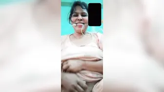Horny Aunty Stripping Naked During Video Call Getting Dirty