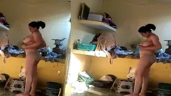 Village Milf Caught Naked In Kitchen Making Food On Hidden Cam