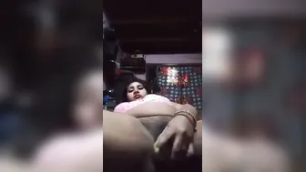 Milf Spreading Her Ass And Showing Pussy In Bedroom Video