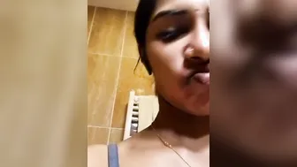 South Indian GF Sending Me Her Naked Selfie Videos