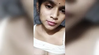 Northeastern Babe Flashing Her Tits Taking Selfie Video Leak