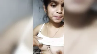 Northeastern Babe Flashing Her Tits Taking Selfie Video Leak