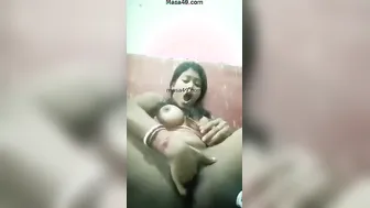 Desi Slut Tasting Her Own Pussy Juice While Fingering Herself