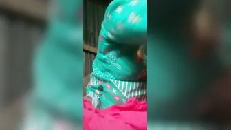 Village Bhabhi Posing Naked At Home Her Leaked Private Clips