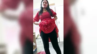 My Sexy Gf Bathing Naked In Bathroom Caught On Camera Leaked