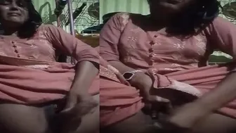 Desi Babe Fingering Herself Moaning And Crying From Pleasure