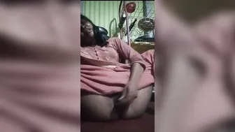 Desi Babe Fingering Herself Moaning And Crying From Pleasure