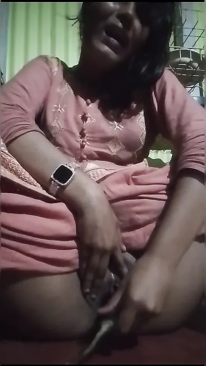 Desi Babe Fingering Herself Moaning And Crying From Pleasure