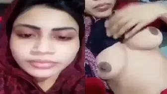 Pretty GF Showing Off Her Perfect Tits In Selfie Mms