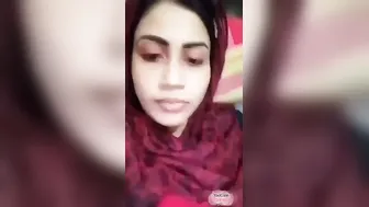 Pretty GF Showing Off Her Perfect Tits In Selfie Mms