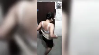 My GF Bathing Naked On Video Call Showing Everything