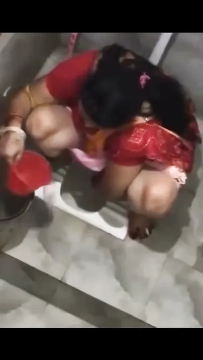 Aunty Caught Pissing And Bathing Naked On Hidden Camera