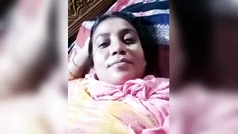 Horny Housewife Flashing Her Massive Boobs On Webcam Alone