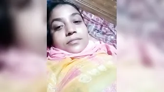 Horny Housewife Flashing Her Massive Boobs On Webcam Alone