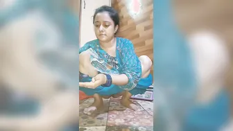Horny Bhabhi Pushing Thick Dildo Deep Inside Her Needy Wet Pussy