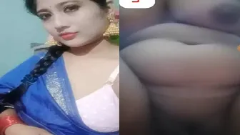 Married Bhabhi Exposing Huge Boobs Live On Desperate Video Call