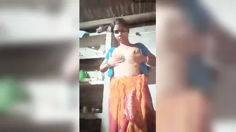 Desi Wife Lifting Saree Showing Naked Body Ready To Get Fucked