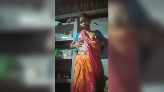 Desi Wife Lifting Saree Showing Naked Body Ready To Get Fucked