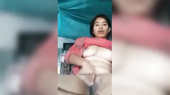 Hot GF Fingering Her Dripping Pussy Nude On Hidden Cam
