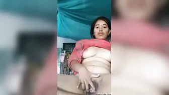 Hot GF Fingering Her Dripping Pussy Nude On Hidden Cam
