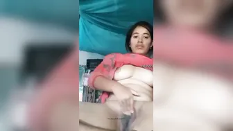 Hot GF Fingering Her Dripping Pussy Nude On Hidden Cam