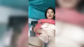 Hot GF Fingering Her Dripping Pussy Nude On Hidden Cam