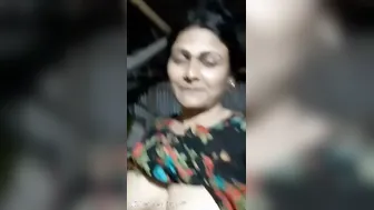 Naughty Bhabhi Exposing Her Big Boobs In Viral Home Video