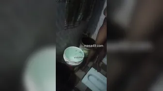 GF Pressing Close Bathing Together With Boyfriend Nude