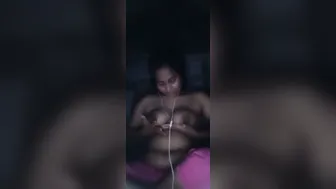 Bubbly Married Woman Flaunting Soft Curves On Private Video