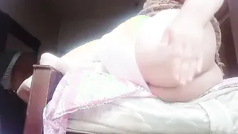 Curvy Slut Bending Over Exposing Herself Going Totally Viral