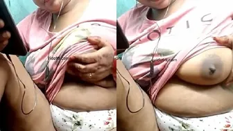 Desi Aunty Touching Herself On Video Call Getting Wild Online