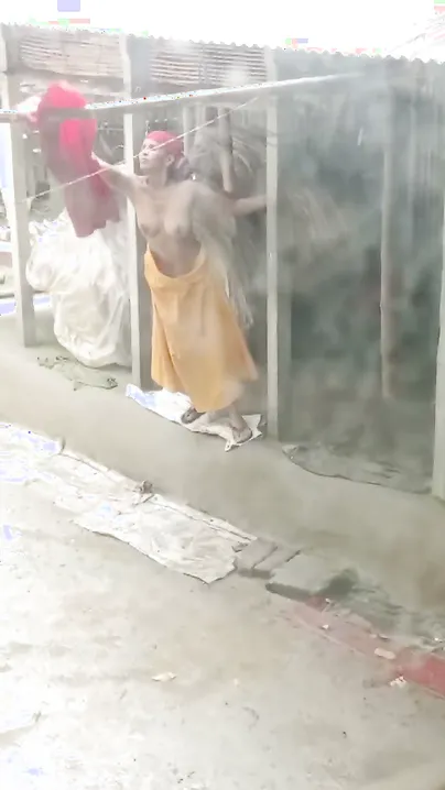 Desi Bhabhi Bathing Naked Outdoors Changing Caught On Camera