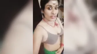 Tamil Aunty Exposing Herself In Private Selfie Mms Gone Viral