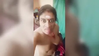 Tamil Aunty Exposing Herself In Private Selfie Mms Gone Viral