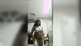 Desi GF Dropping Towel Revealing Her Perfect Boobs