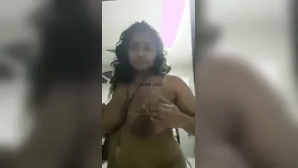 Desi GF Dropping Towel Revealing Her Perfect Boobs