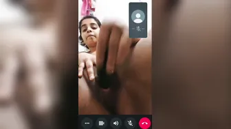 Desi Girl Rubbing Her Wet Pussy Hole Fingering Herself Naked