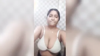Curvy Aunty Taking Nude Bath On Video For Her Secret Lover