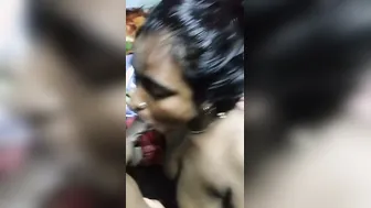Bihar Bhabhi Giving Sloppy Blowjob To Neighbor In Viral Clip